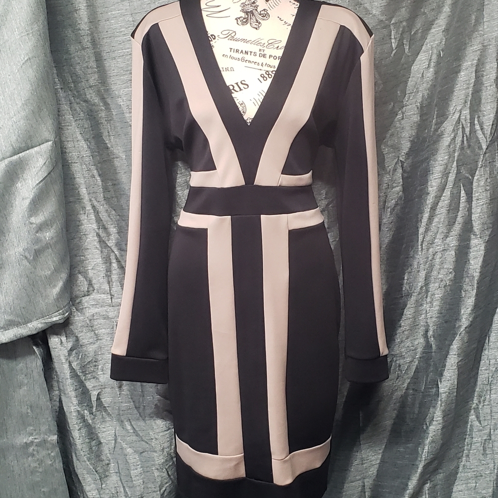 Auditions lady dress long sleeve 😍 2xl black and tan.